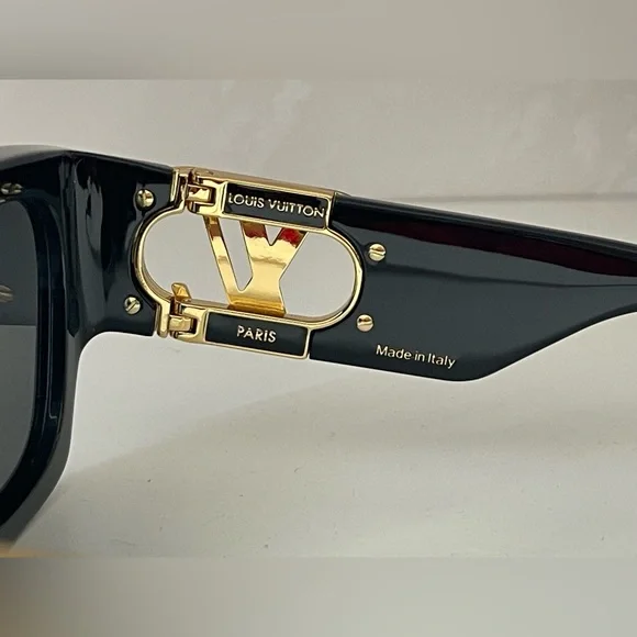 LOUIS VUITTON Acetate LV Link SquareSunglasses Z1478E Black display picture 1